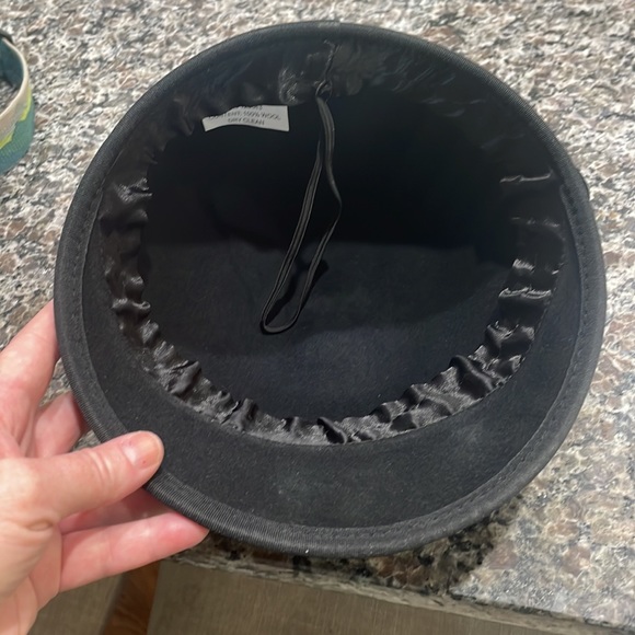 Black cloche hat excellent condition - Picture 3 of 5